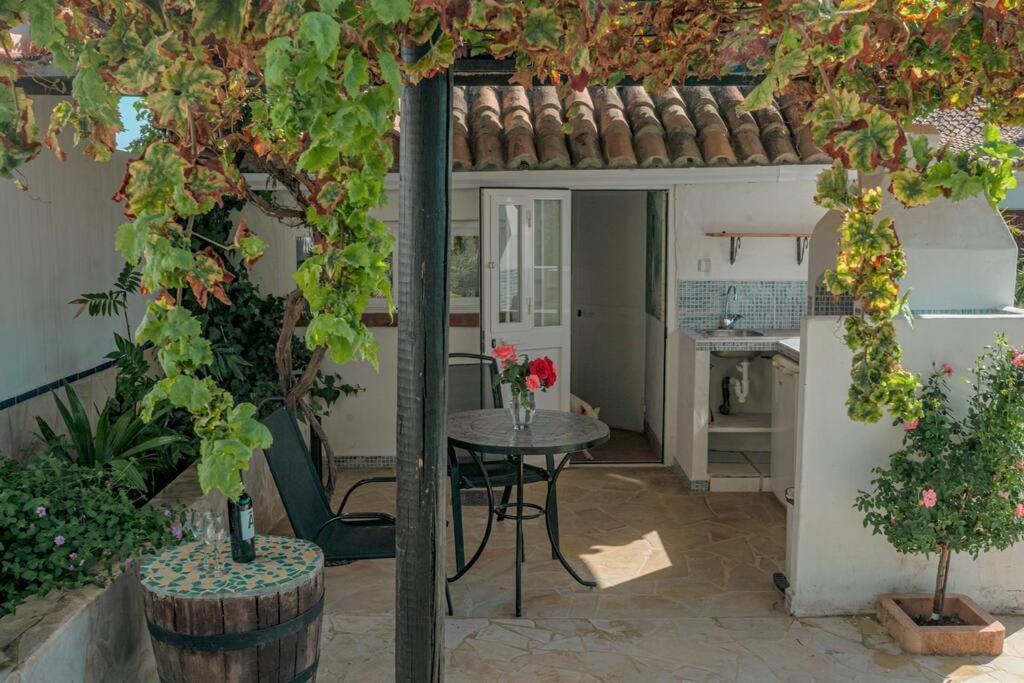 Tiny House 12M2 In Holiday Park With 55 M2 Pool Tolox Exterior foto